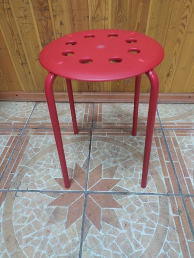 Лот: 16172207. Фото: 1. Табурет ИКЕА красный. Столы, стулья, обеденные группы