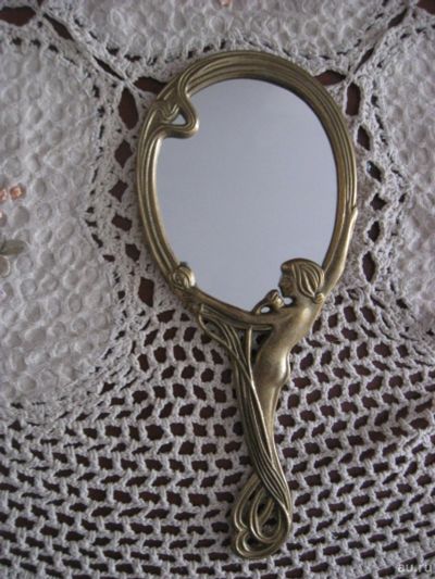 Лот: 15058389. Фото: 1. Антикварное зеркало с ручкой Арт-нуво... Предметы интерьера и быта