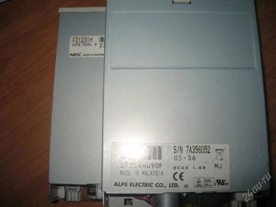 Лот: 1425038. Фото: 1. 2 флоппи дисковода на запчасти. Приводы CD, DVD, BR, FDD