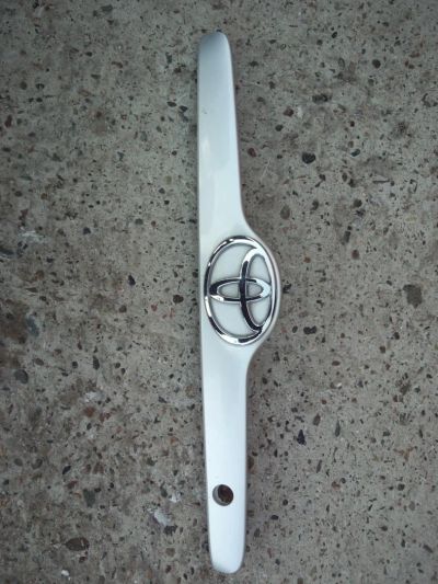 Лот: 5040379. Фото: 1. Накладка крышки багажника Toyota... Кузов