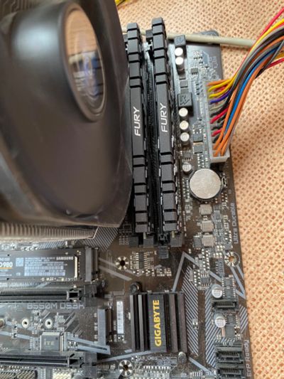 Лот: 22156119. Фото: 1. Ryzen 7 5700x Gigabyte b550m ds3h. Комплекты запчастей