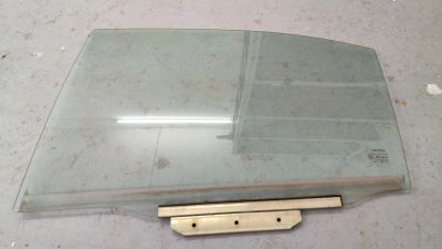 Лот: 21577751. Фото: 1. Стекло заднее левое Toyota Avensis... Кузов