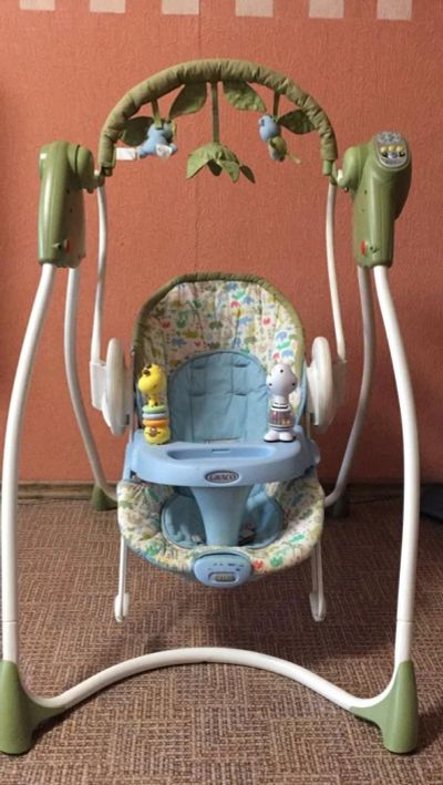 Лот: 9648167. Фото: 1. Graco 2 в 1 шезлонг. Стульчики для кормления