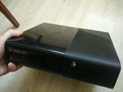 Лот: 12651463. Фото: 1. X box 360e не работает. Игровые приставки, консоли