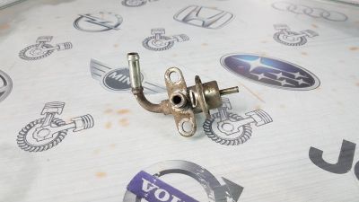Лот: 24307184. Фото: 1. Регулятор давления топлива Toyota... Топливная система