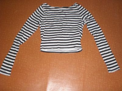 Лот: 7517636. Фото: 1. полосатая кофточка короткая. Свитеры, толстовки, худи