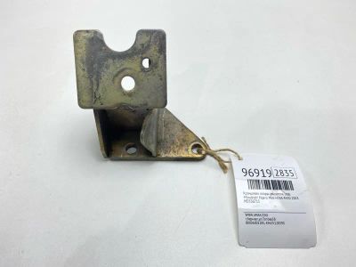 Лот: 24773560. Фото: 1. Кронштейн опоры двигателя Mitsubishi... Двигатель и элементы двигателя