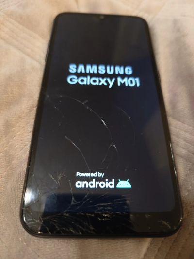 Лот: 21061171. Фото: 1. Samsung Galaxy m01. Смартфоны