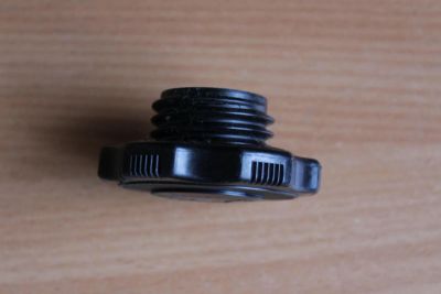 Лот: 5385819. Фото: 1. Крышка маслозаливной горловины... Двигатель и элементы двигателя