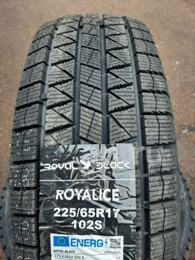 Лот: 23530162. Фото: 1. Зимняя резина 225/65 R-17 "Royal... Шины