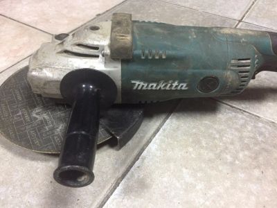 Лот: 9270874. Фото: 1. Продам болгарку Makita GA9020... Электроинструмент