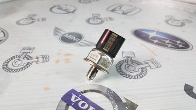 Лот: 23585919. Фото: 1. Датчик давления топлива BMW X5... Электрооборудование