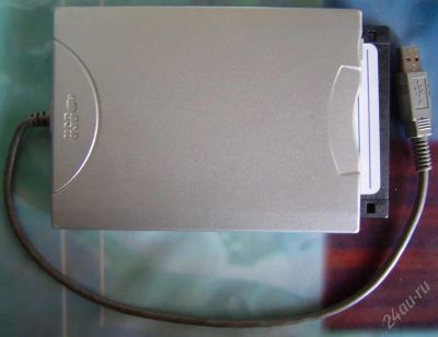 Лот: 890215. Фото: 1. Внешний Floppy USB 3,5". Приводы CD, DVD, BR, FDD