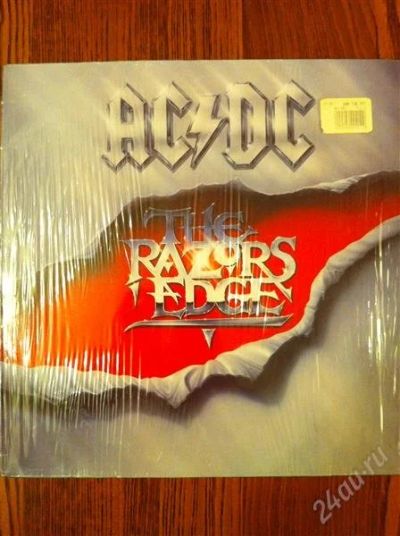 Лот: 868211. Фото: 1. AC/DC "THE RAZORS EDGE" LP ATCO... Аудиозаписи