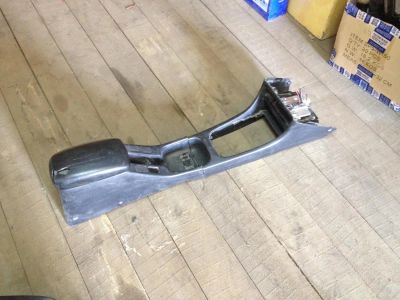 Лот: 7741949. Фото: 1. подлокотник и консоль КПП Honda... Салон
