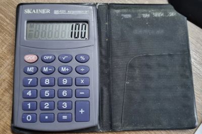 Лот: 19534012. Фото: 1. Калькулятор в обложке карманный. Калькуляторы