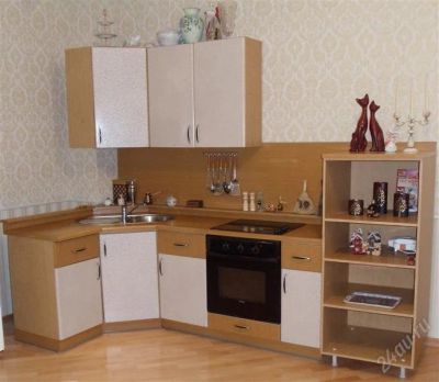 Лот: 1516735. Фото: 1. Вместительная кухня теплого молочно-коричневого... Кухонные гарнитуры