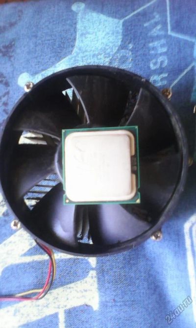 Лот: 5853472. Фото: 1. Intel core 2duo + охлаждение. Процессоры
