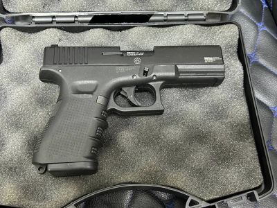 Лот: 25039722. Фото: 1. Охолощенный пистолет Glock 17... Сигнальное и охолощенное (СХП) оружие