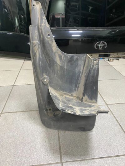 Лот: 25639698. Фото: 1. Задний (L) брызговик Toyota LC... Кузов