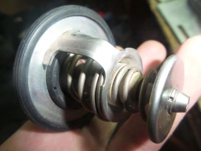 Лот: 5287984. Фото: 1. термостат colt z25a 1.3. Двигатель и элементы двигателя