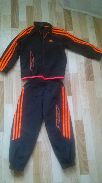 Лот: 8094222. Фото: 1. детский спортивный костюм Адидас. Спортивная одежда