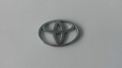 Лот: 10006479. Фото: 1. Шильдик Эмблема Toyota. Другое (автохимия, масла, тюнинг)