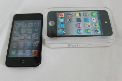 Лот: 3195485. Фото: 1. iPod touch 4g 32gb черный б/у. Плееры