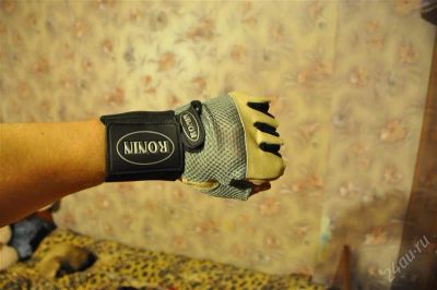 Лот: 1620871. Фото: 1. атлетические перчатки и бинты. Другое (тяжелая атлетика)