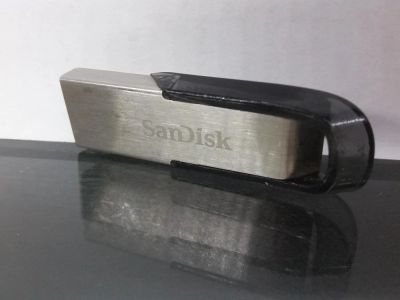 Лот: 9959557. Фото: 1. USB флэш накопитель SanDisk 16Gb. USB-флеш карты