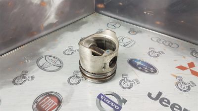 Лот: 23590848. Фото: 1. Поршень Mitsubishi FUSO Canter... Двигатель и элементы двигателя