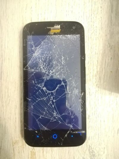 Лот: 19525471. Фото: 1. Смартфон Zte blade q lux. Смартфоны
