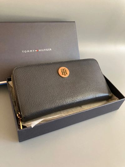 Лот: 25646131. Фото: 1. Tommy Hilfiger оригинал. Бумажники, кошельки, портмоне
