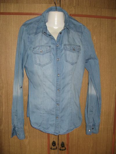 Лот: 21062312. Фото: 1. ONLY джинсовая рубашка. Рубашки, блузки, водолазки