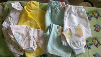 Лот: 3266264. Фото: 1. распашонки+штанишки. Ползунки, распашонки, слипы