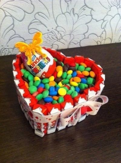 Лот: 6183770. Фото: 1. Сладкое сердце Kinder и m&m's. Букеты из конфет, игрушек