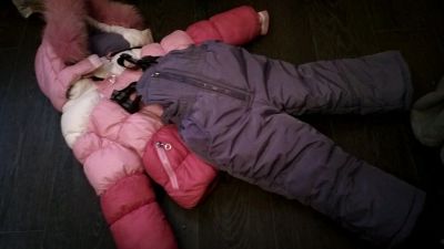 Лот: 12038436. Фото: 1. Отличный комбинезон на девочку. Костюмы, пиджаки, комбинезоны