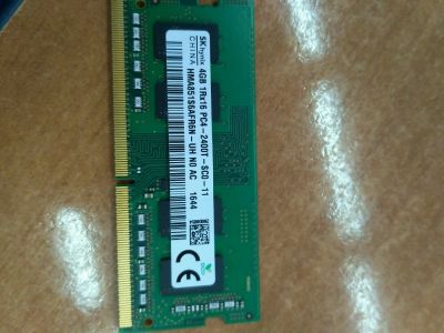 Лот: 9697180. Фото: 1. 4Gb DDR4 SO-DIMM HMA851S6AFR6N-UH. Оперативная память
