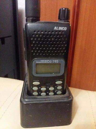 Лот: 8854909. Фото: 1. Радиостанция Alinco DJ-195 (носимый... Рации, радиостанции