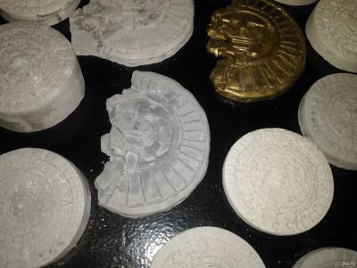 Лот: 17336925. Фото: 1. Изделия из гипса(календарь майя... Авторские куклы, игрушки, поделки