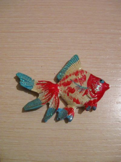 Лот: 18615165. Фото: 1. Магнит Рыба бело-красная. Сувенирные мелочи