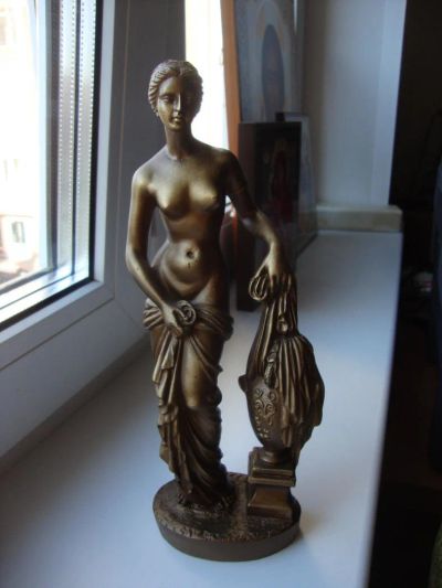 Лот: 9850193. Фото: 1. Сувенирная статуэтка Смола Красивая... Ювелирные изделия