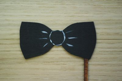 Лот: 7326056. Фото: 1. Деревянный галстук-бабочка для... Свадебная атрибутика и декор
