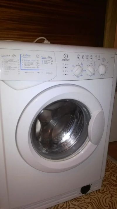 Лот: 5277296. Фото: 1. Стиральная машинка Indesit WIUL... Стиральные машины