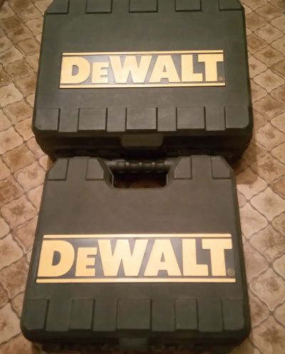 Лот: 13160946. Фото: 1. 2 шуруповерта DeWALT НЕ рабочие... Электроинструмент