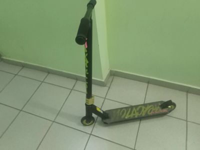 Лот: 21772705. Фото: 1. Трюковой самокат Reaction Stunt... Роликовые коньки, скейтборды, самокаты