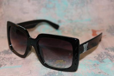 Лот: 4022625. Фото: 1. Солнцезащитные очки Louis Vuitton... Очки солнцезащитные