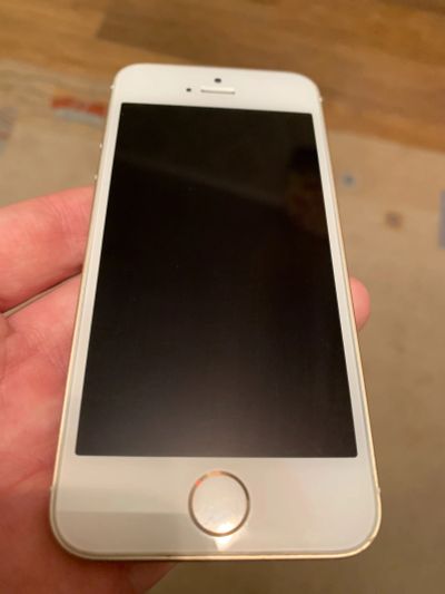 Лот: 13348348. Фото: 1. iPhone se 32gb gold. Смартфоны