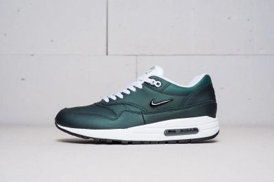 Лот: 11618297. Фото: 1. Кроссовки Nike Air Max 1 Jewel. Кеды, кроссовки, слипоны