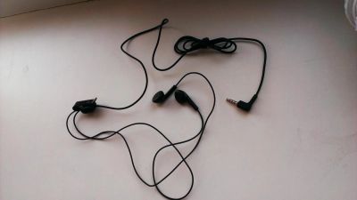 Лот: 5127656. Фото: 1. Наушники Nokia стандартные с микрофоном... Красноярск